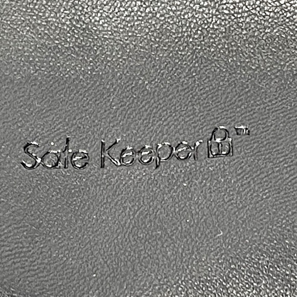 Mundi Connie Black Quilted Crossbody - Picture 12 of 12